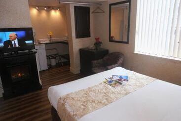هتل Divya Sutra Suites On Robson Downtown Vancouver