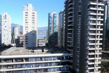 هتل Divya Sutra Suites On Robson Downtown Vancouver