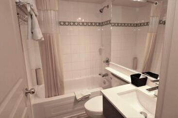 هتل Divya Sutra Suites On Robson Downtown Vancouver