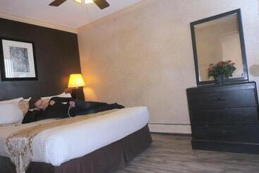هتل Divya Sutra Suites On Robson Downtown Vancouver