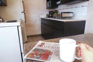 هتل Divya Sutra Suites On Robson Downtown Vancouver
