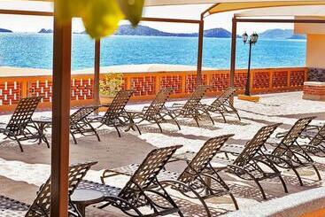 هتل Sea Of Cortez Beach Club
