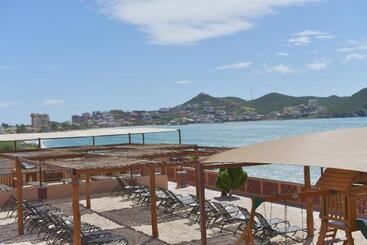 هتل Sea Of Cortez Beach Club