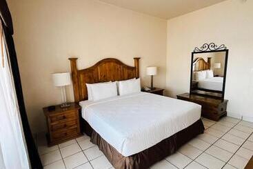 هتل Sea Of Cortez Beach Club