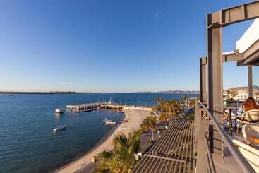 هتل Seven Crown La Paz Malecon