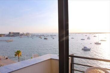 هتل Seven Crown La Paz Malecon