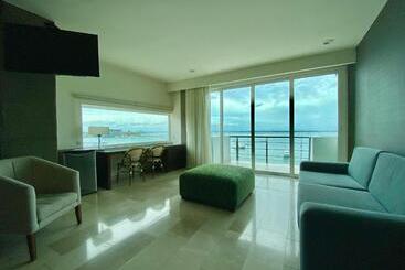 هتل Seven Crown La Paz Malecon