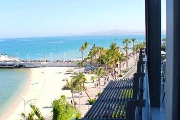 هتل Seven Crown La Paz Malecon