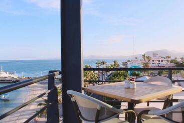 هتل Seven Crown La Paz Malecon