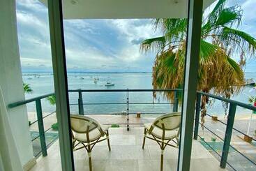 هتل Seven Crown La Paz Malecon