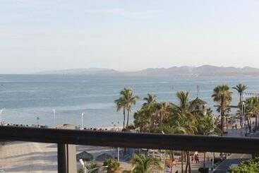 هتل Seven Crown La Paz Malecon