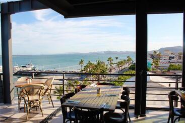 هتل Seven Crown La Paz Malecon