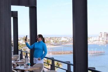 هتل Seven Crown La Paz Malecon