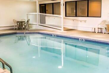هتل Sleep Inn & Suites Monticello