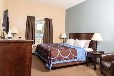 هتل Super 8 By Wyndham Edmonton South