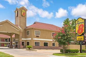 هتل Super 8 By Wyndham Houston/brookhollow Nw