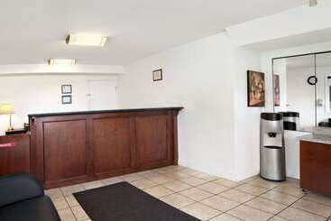 호텔 Super 8 By Wyndham Kamloops East