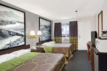 호텔 Super 8 By Wyndham Kamloops East