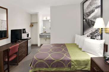 호텔 Super 8 By Wyndham Kamloops East