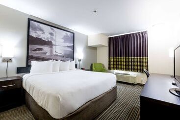هتل Super 8 By Wyndham Truro Ns