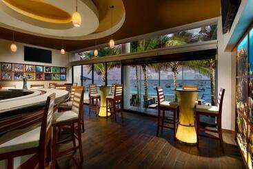 هتل The Reef Coco Beach