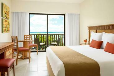 هتل The Reef Coco Beach