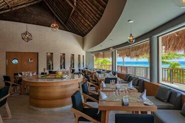 هتل The Reef Coco Beach