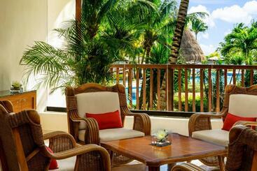 هتل The Reef Coco Beach