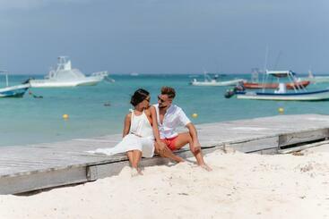 هتل The Reef Coco Beach