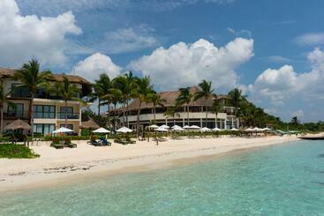هتل The Reef Coco Beach