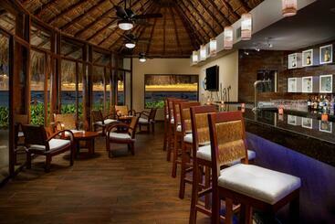 هتل The Reef Coco Beach
