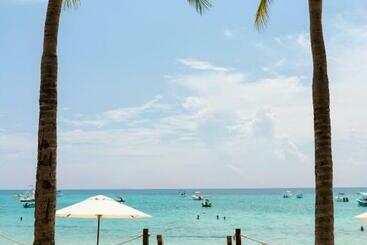 هتل The Reef Coco Beach