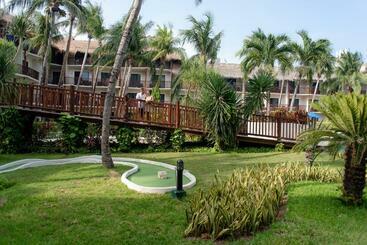 هتل The Reef Coco Beach
