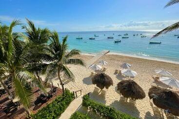 هتل The Reef Coco Beach