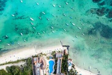 هتل The Reef Coco Beach