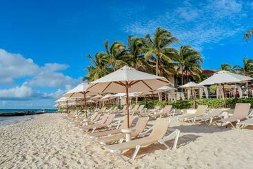 هتل The Reef Coco Beach