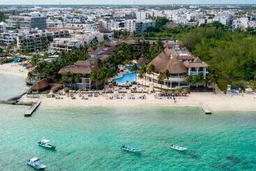 هتل The Reef Coco Beach