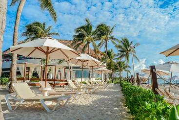 هتل The Reef Coco Beach