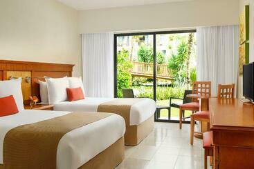 هتل The Reef Coco Beach