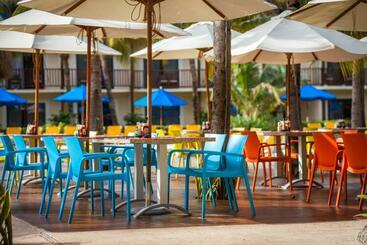 هتل The Reef Coco Beach