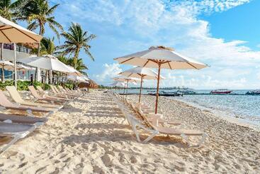 هتل The Reef Coco Beach