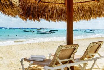 هتل The Reef Coco Beach