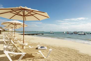 هتل The Reef Coco Beach