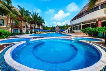 هتل The Reef Coco Beach