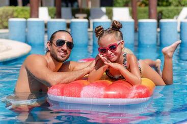 هتل The Reef Coco Beach