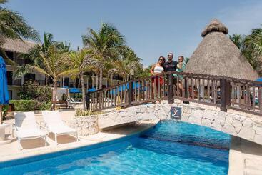 هتل The Reef Coco Beach
