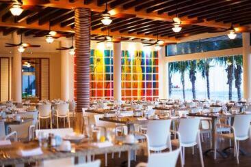 هتل The Reef Coco Beach