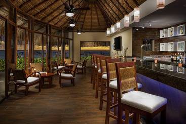 هتل The Reef Coco Beach