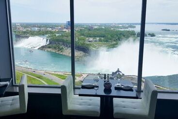 Tower Hotel At Fallsview