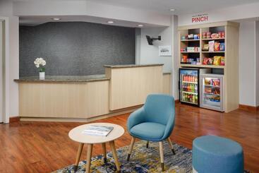 هتل Towneplace Suites Manchesterboston Regional Airport